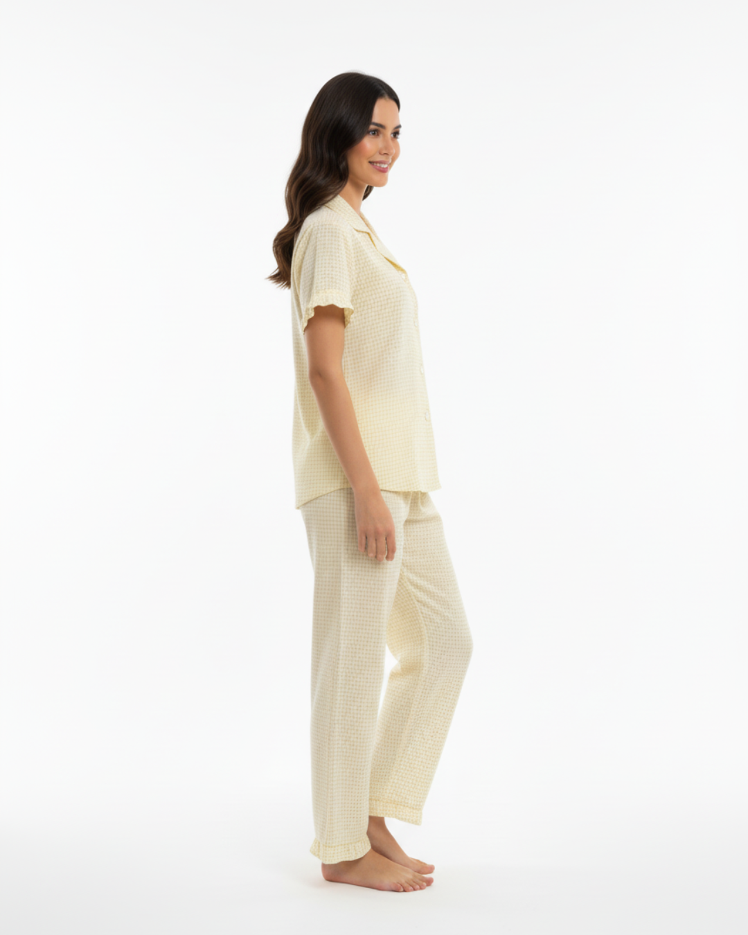 Damespyjamaset in geel – Top met korte mouwen en knoopsluiting & lange broek met ruitjesprint