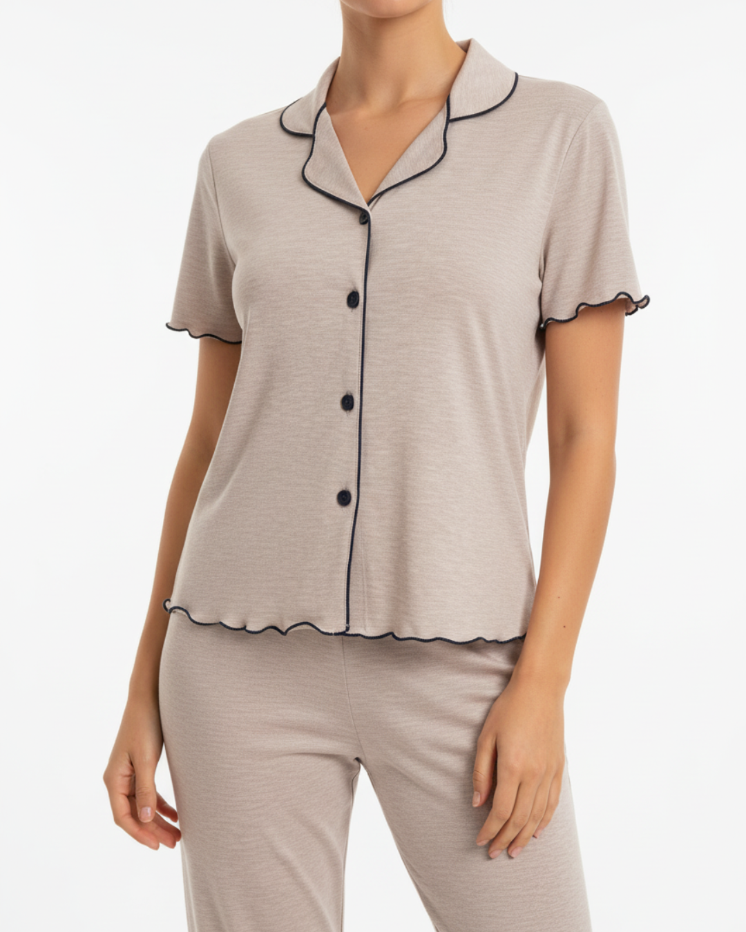 Beige damespyjamaset met zwarte bies – top met korte mouwen en lange broek