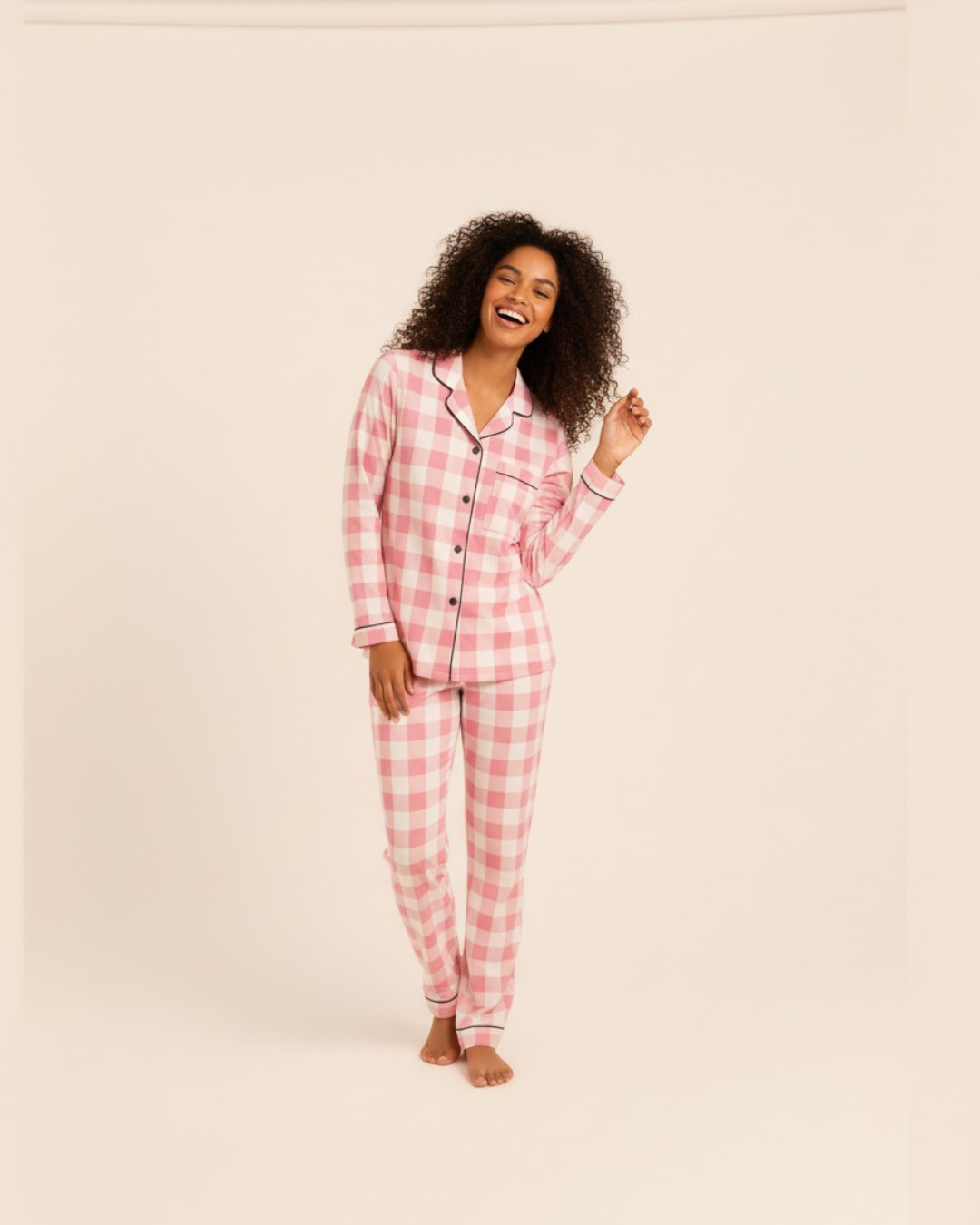Damespyjamaset met ruitjespatroon – top met lange mouwen en knoopsluiting en broek