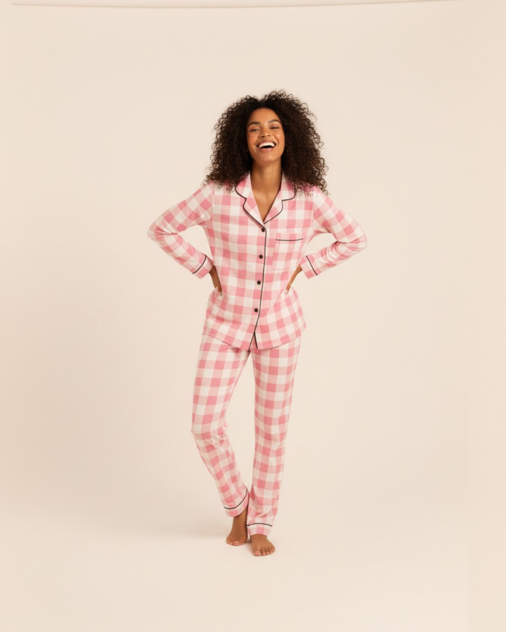 Damespyjamaset met ruitjespatroon – top met lange mouwen en knoopsluiting en broek