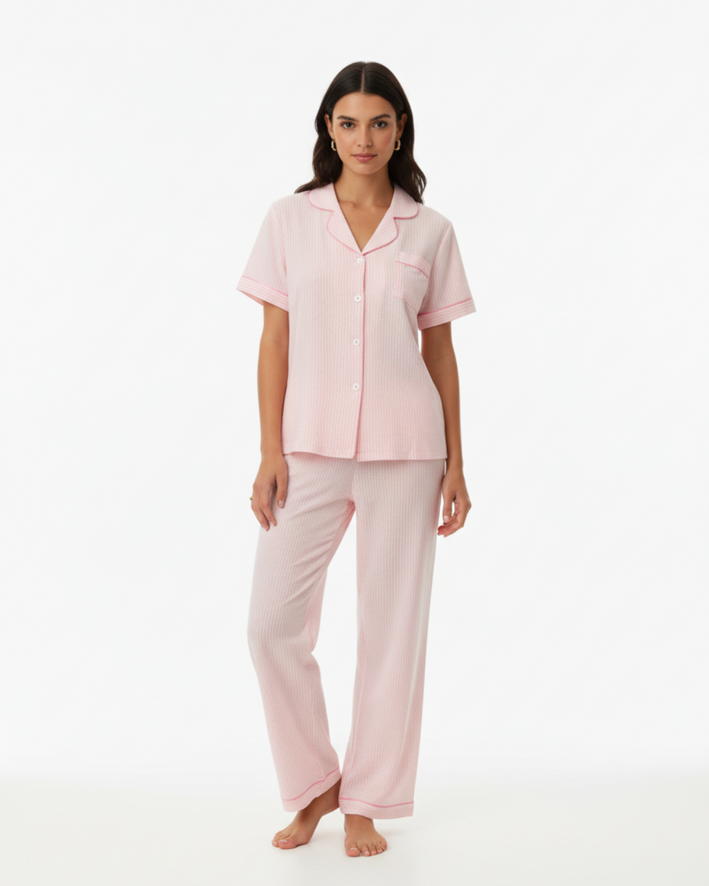 Roze gestreepte pyjamaset voor dames – top met korte mouwen en knoopsluiting en lange broek