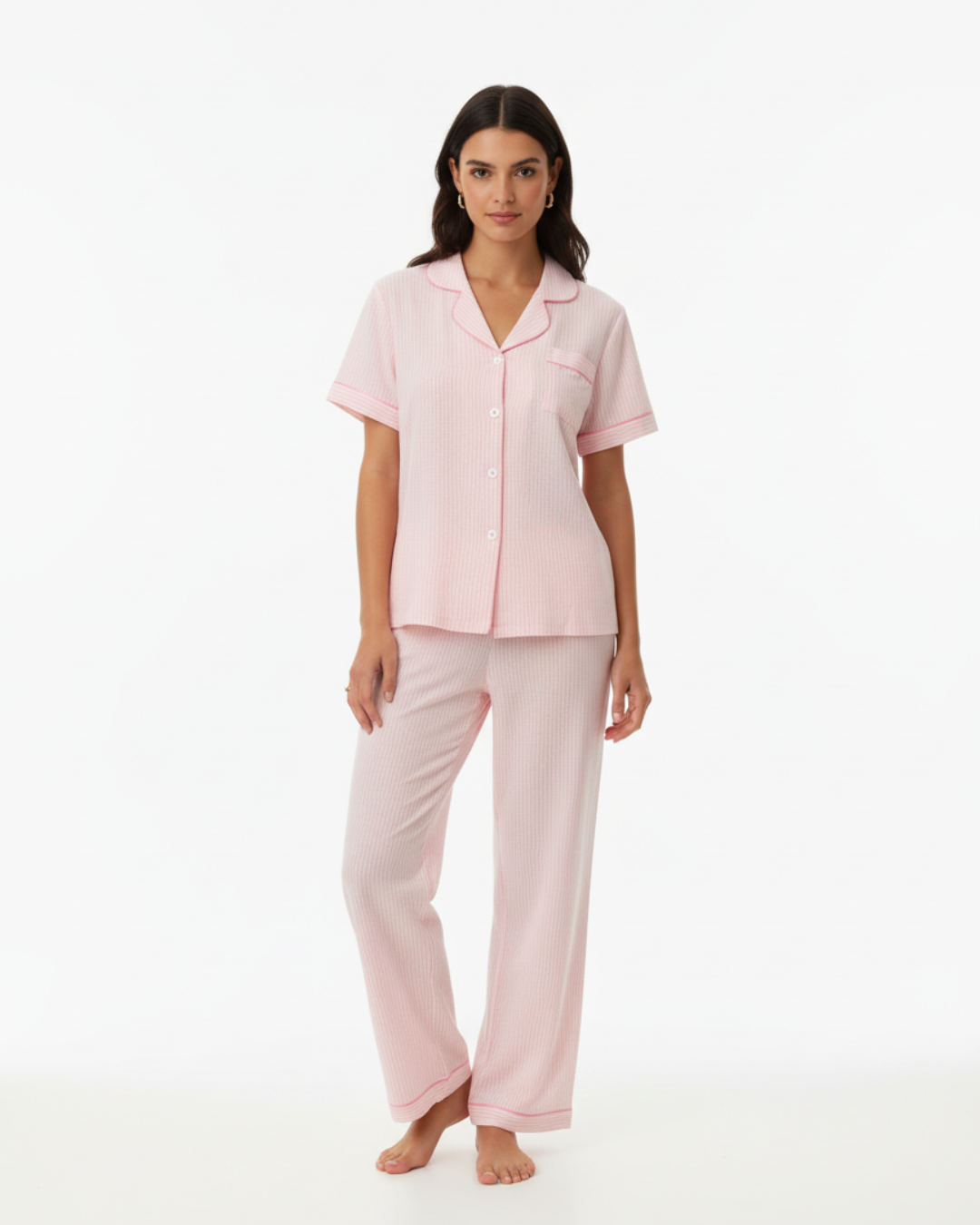 Roze gestreepte pyjamaset voor dames – top met korte mouwen en knoopsluiting en lange broek