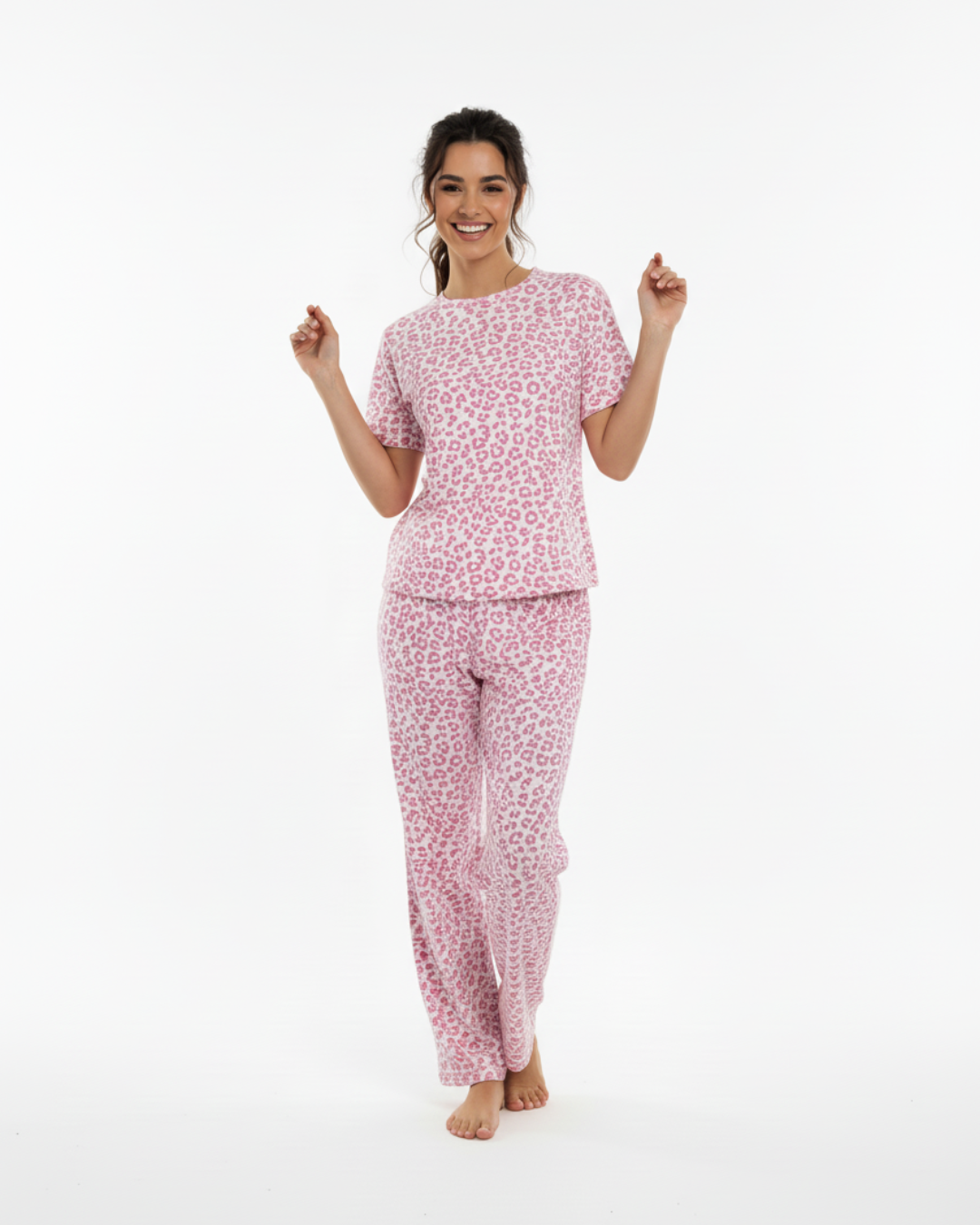 Damespyjamaset met luipaardprint – Top met korte mouwen en lange broek, verkrijgbaar in grijs of roze.