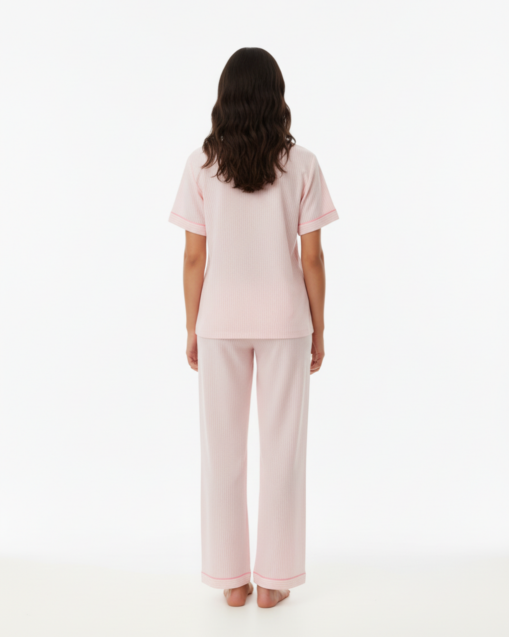 Roze gestreepte pyjamaset voor dames – top met korte mouwen en knoopsluiting en lange broek