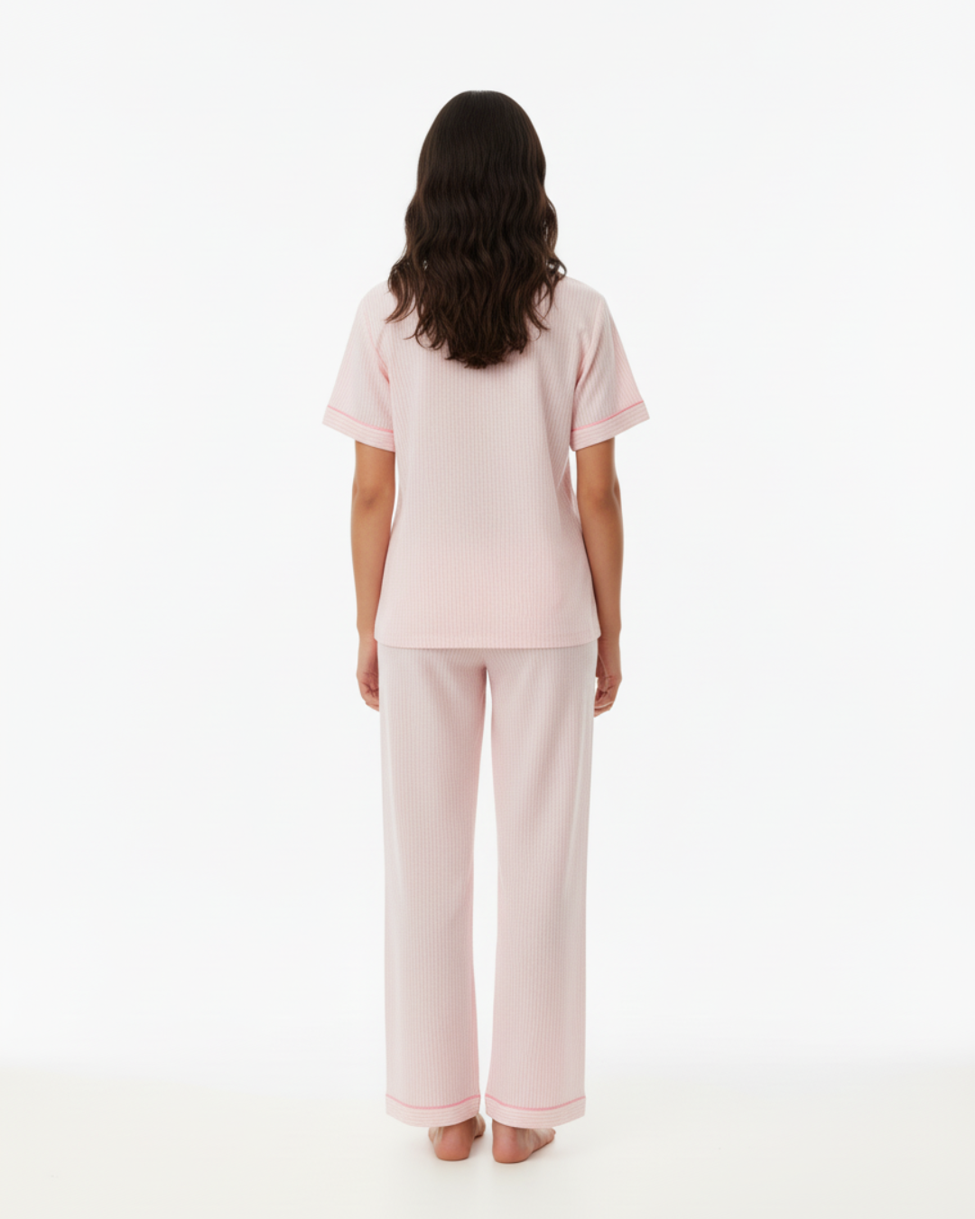 Roze gestreepte pyjamaset voor dames – top met korte mouwen en knoopsluiting en lange broek