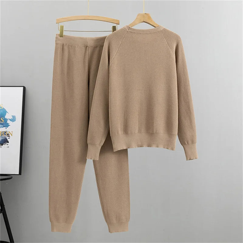 Women’s Elegant Maison Pearl Knit Loungewear Set – Two-Piece Top and Jogger Pants