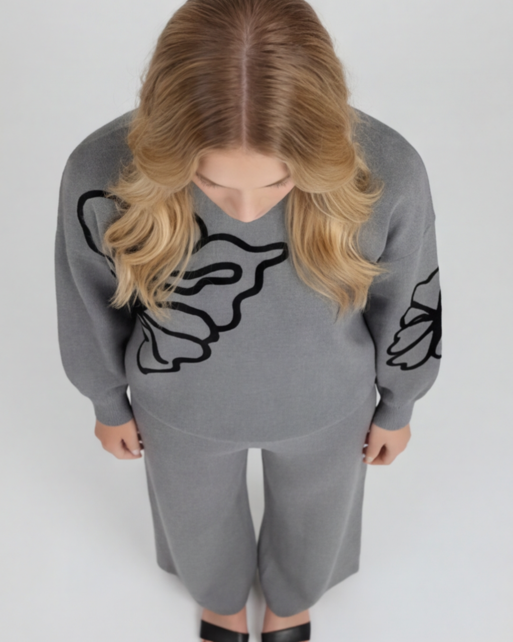 Women’s Premium Knitted Loungewear Set – Round Neck Embroidered Top and Wide-Leg Pants