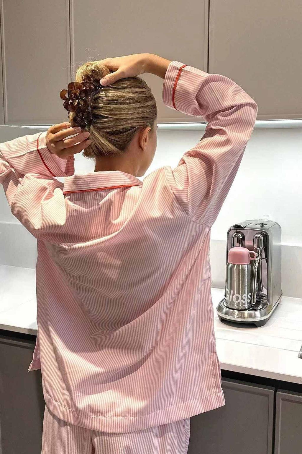 Damespyjamaset met hartvormige knoopjes – Premium comfortabele pyjama bestaande uit shirt en broek.