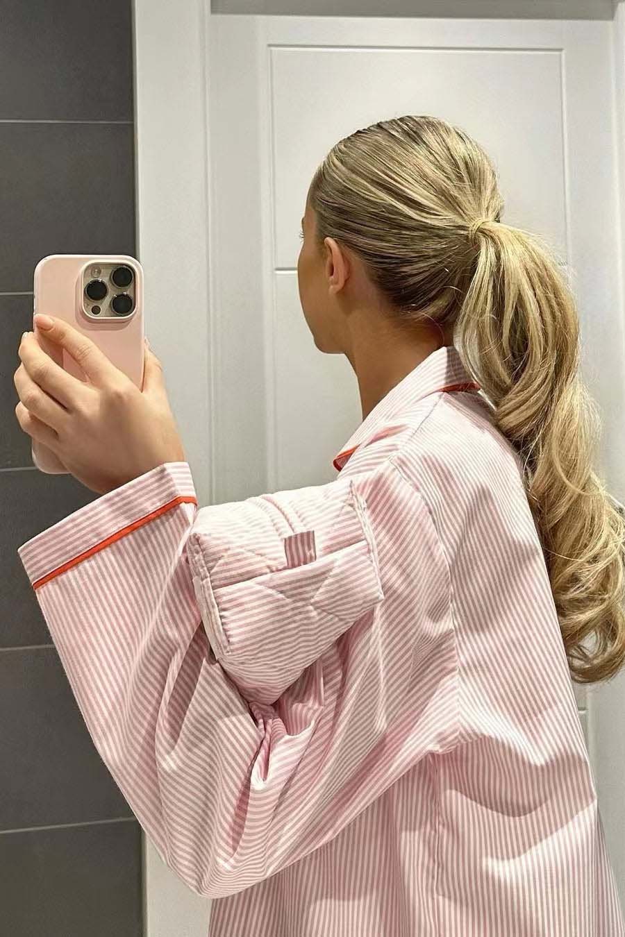 Damespyjamaset met hartvormige knoopjes – Premium comfortabele pyjama bestaande uit shirt en broek.