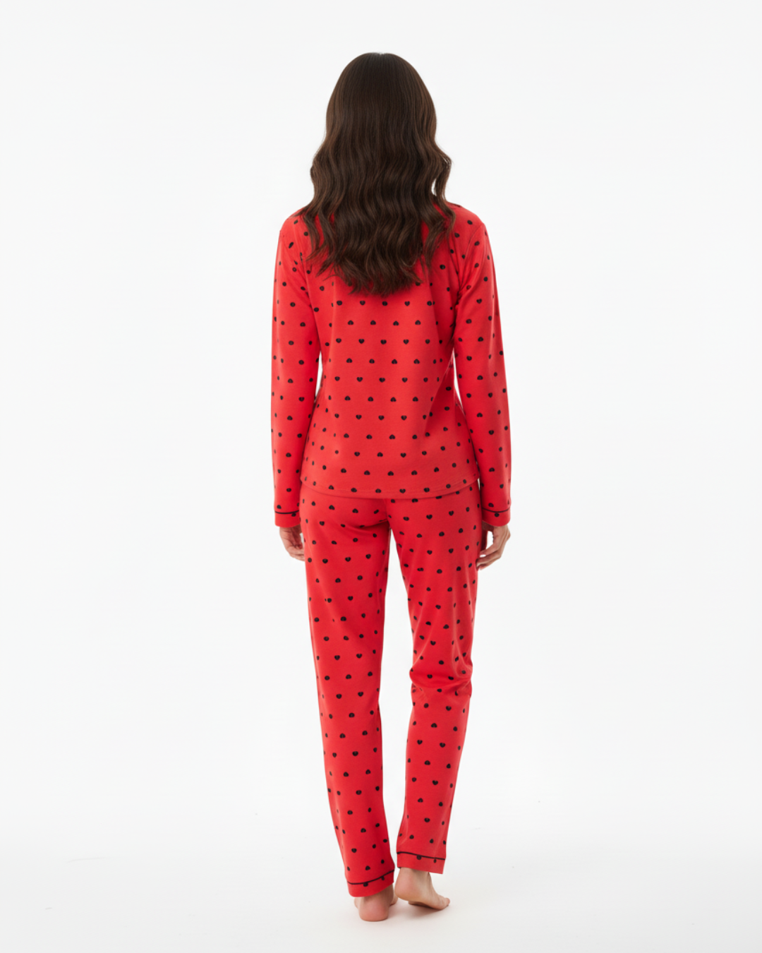 Damespyjamaset met rode hartjesprint – top met lange mouwen en knoopsluiting en broek