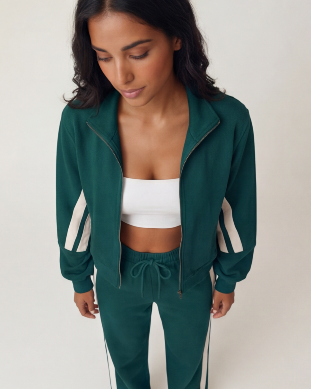 Women’s Trendy Two-Piece Training Set – Stylish Comfortable Tracksuit