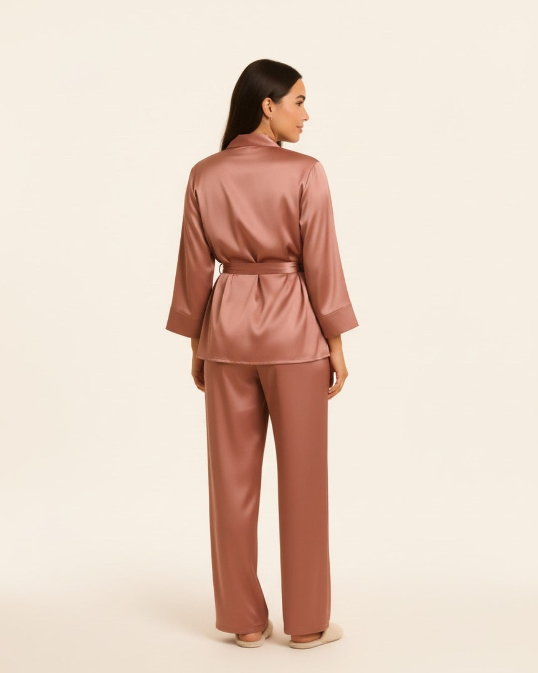 Damespyjamaset bestaande uit een badjas en een broek - Midi satijnen badjas en broek