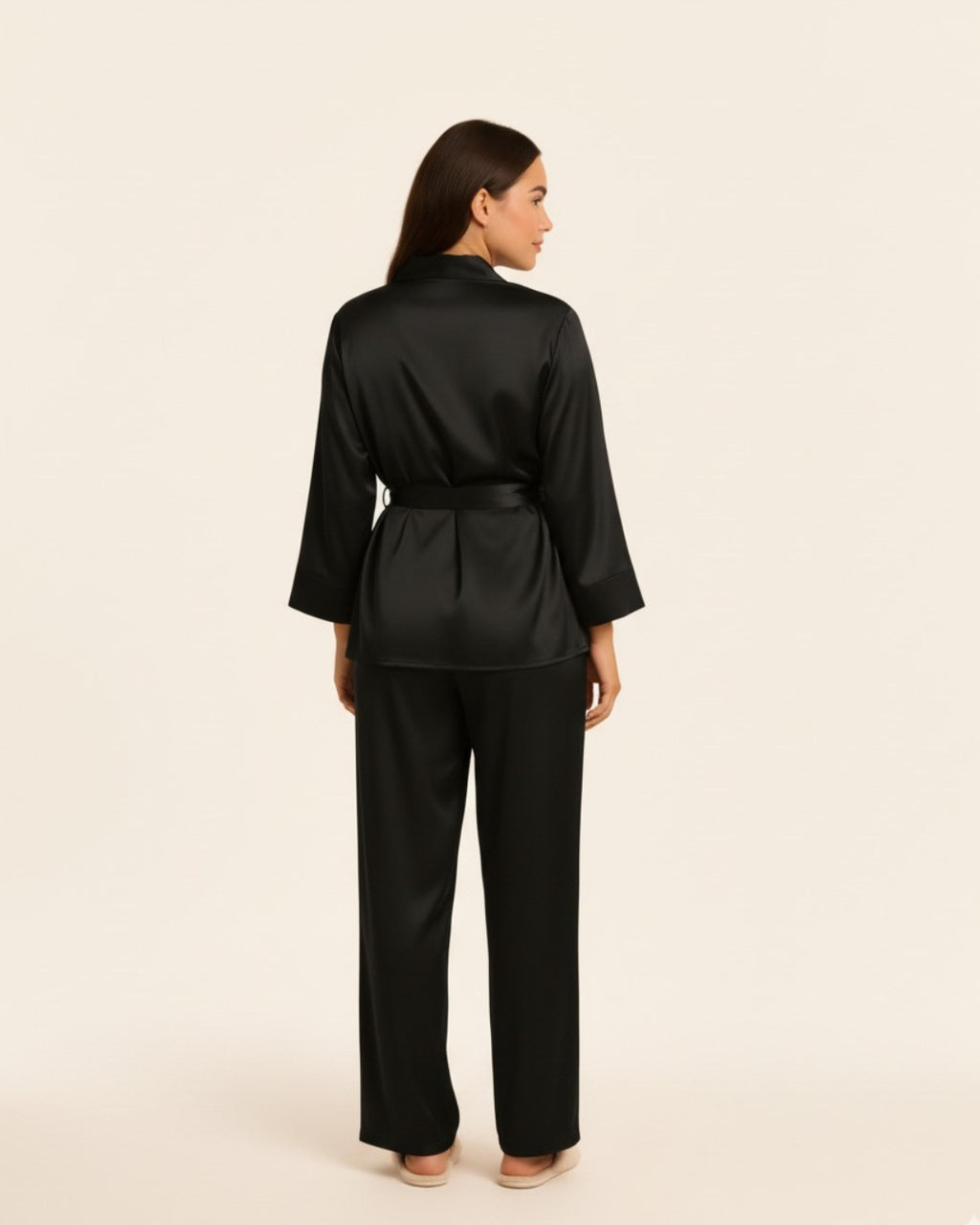 Damespyjamaset bestaande uit een badjas en een broek - Midi satijnen badjas en broek