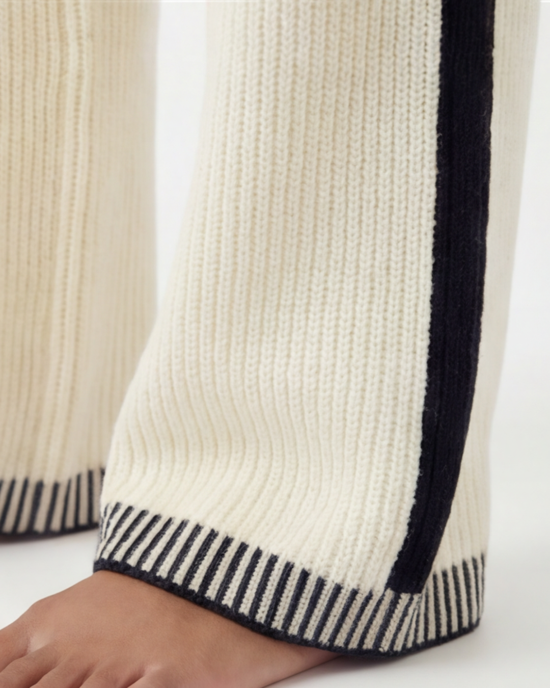 Women’s White Ribbed Two-Piece Set – V-Neck Pullover and Wide-Leg Pants