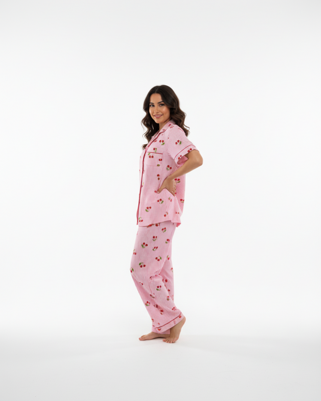 Pyjamaset voor dames van Sweet Cherry Dreams – Roze gestreepte katoenen nachtkleding