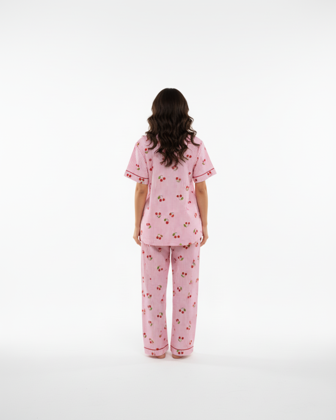 Pyjamaset voor dames van Sweet Cherry Dreams – Roze gestreepte katoenen nachtkleding