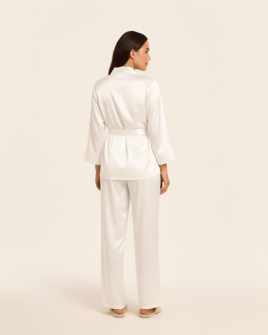 Damespyjamaset bestaande uit een badjas en een broek - Midi satijnen badjas en broek