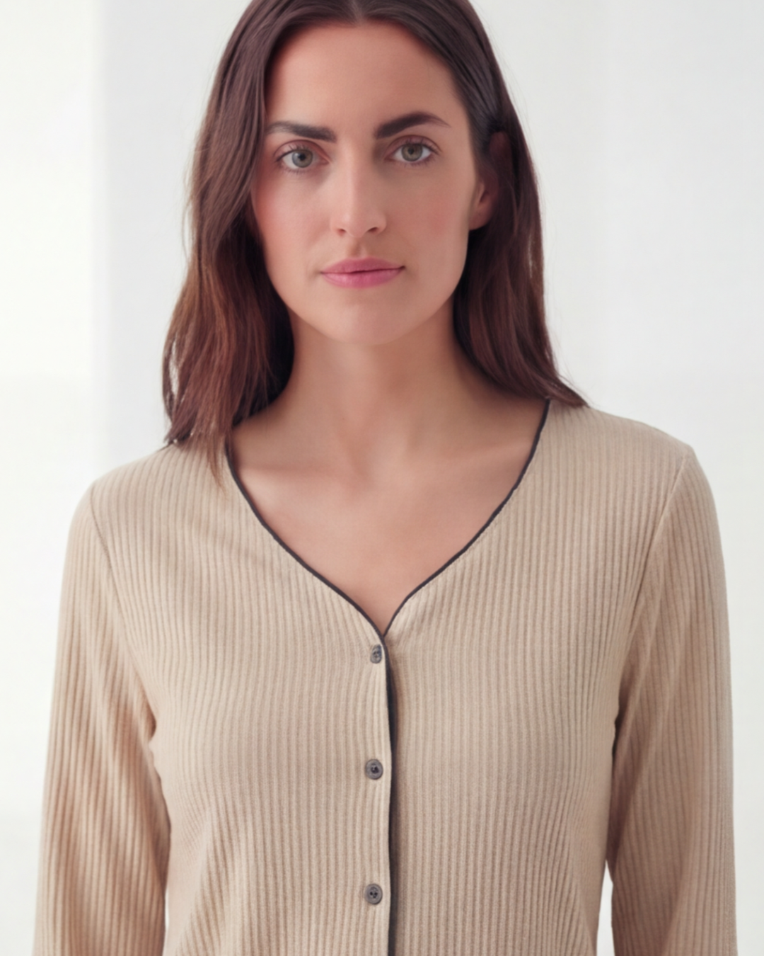 Damespyjamaset met ribbels en knoopsluiting – comfortabele top met lange mouwen en broek