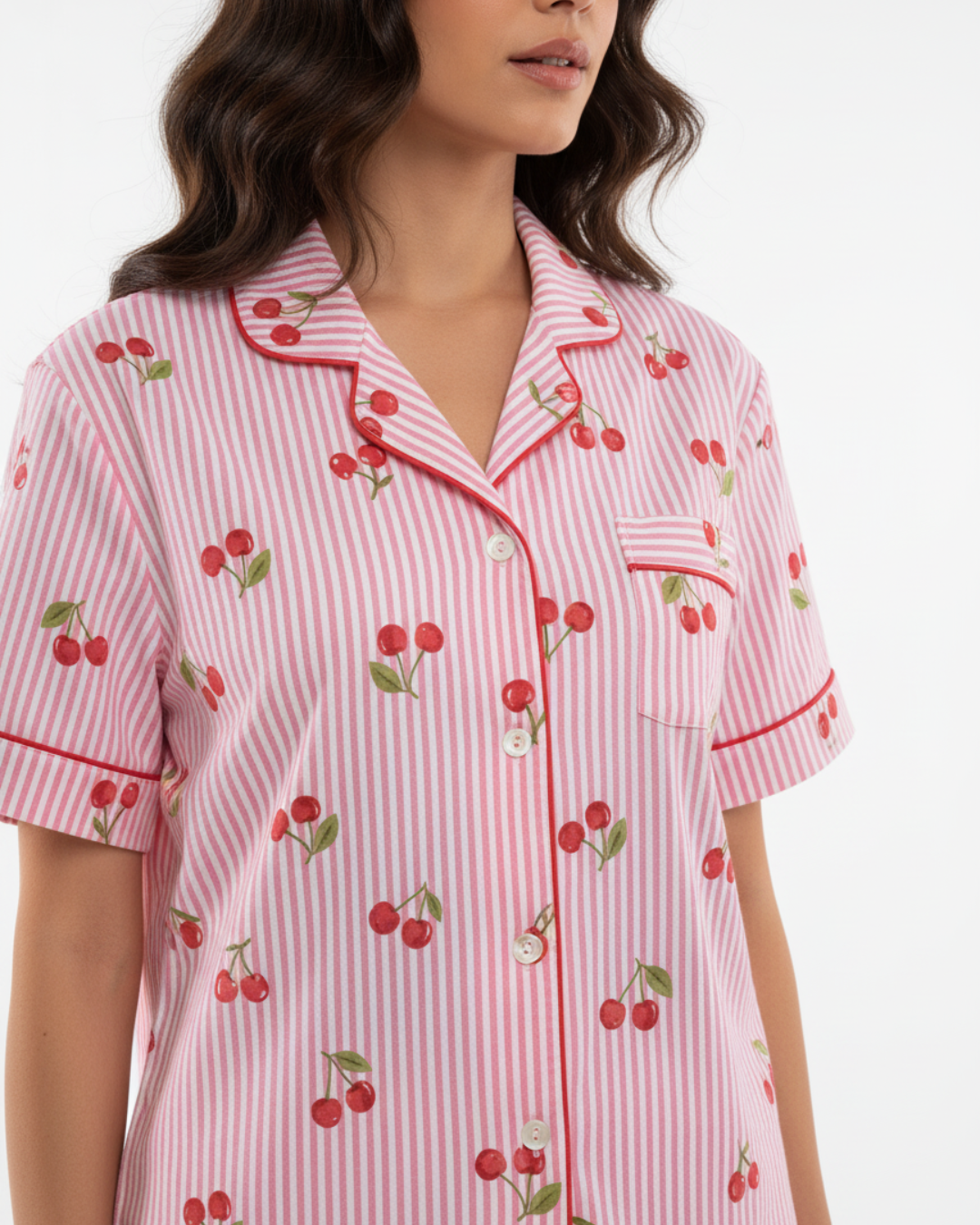 Pyjamaset voor dames van Sweet Cherry Dreams – Roze gestreepte katoenen nachtkleding