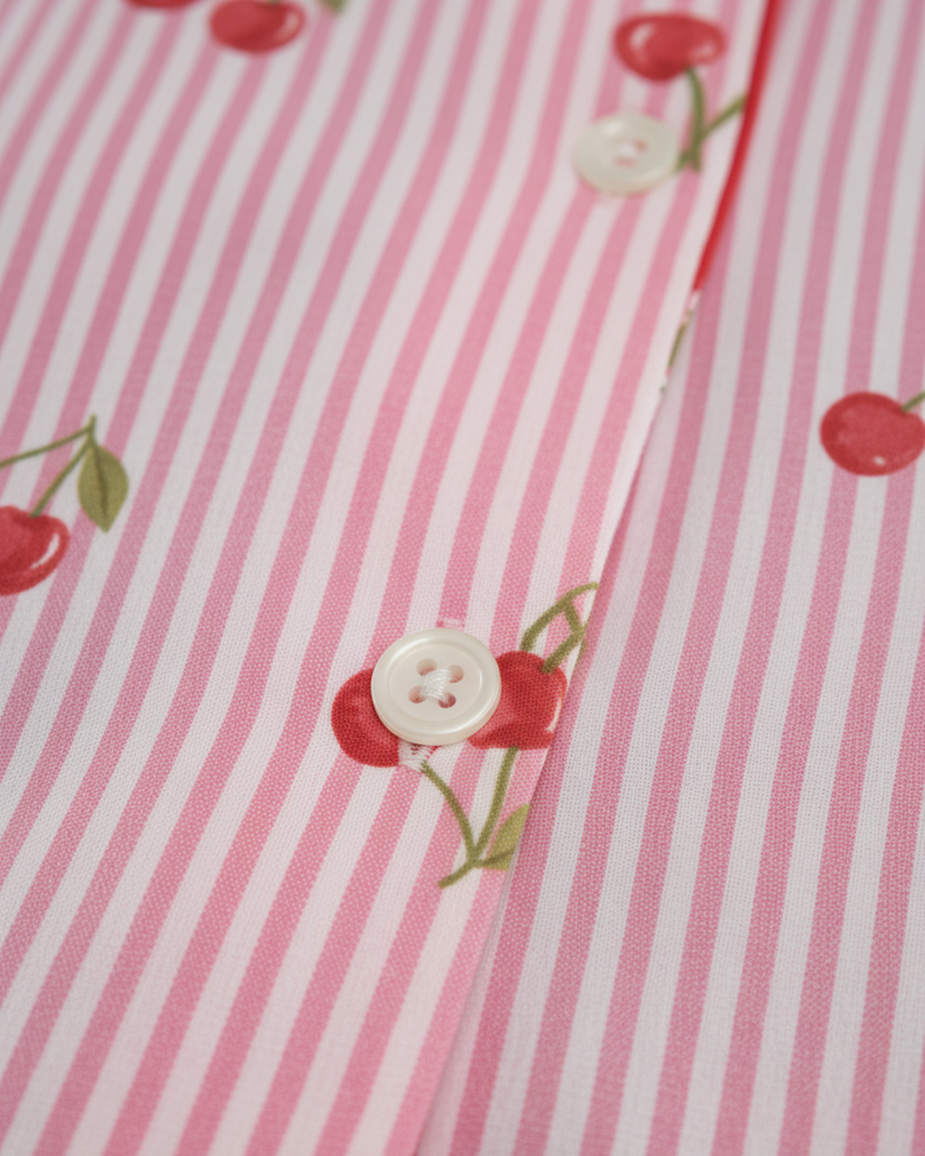 Pyjamaset voor dames van Sweet Cherry Dreams – Roze gestreepte katoenen nachtkleding