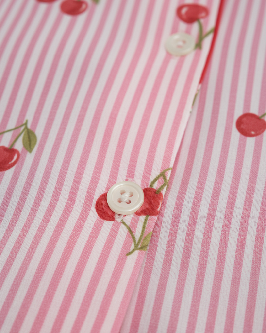 Pyjamaset voor dames van Sweet Cherry Dreams – Roze gestreepte katoenen nachtkleding
