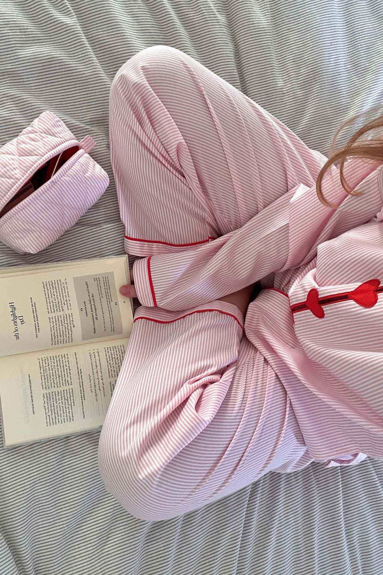 Women's Heart Print Pajama Set – Soft Button-Up Two-Piece Sleepwear