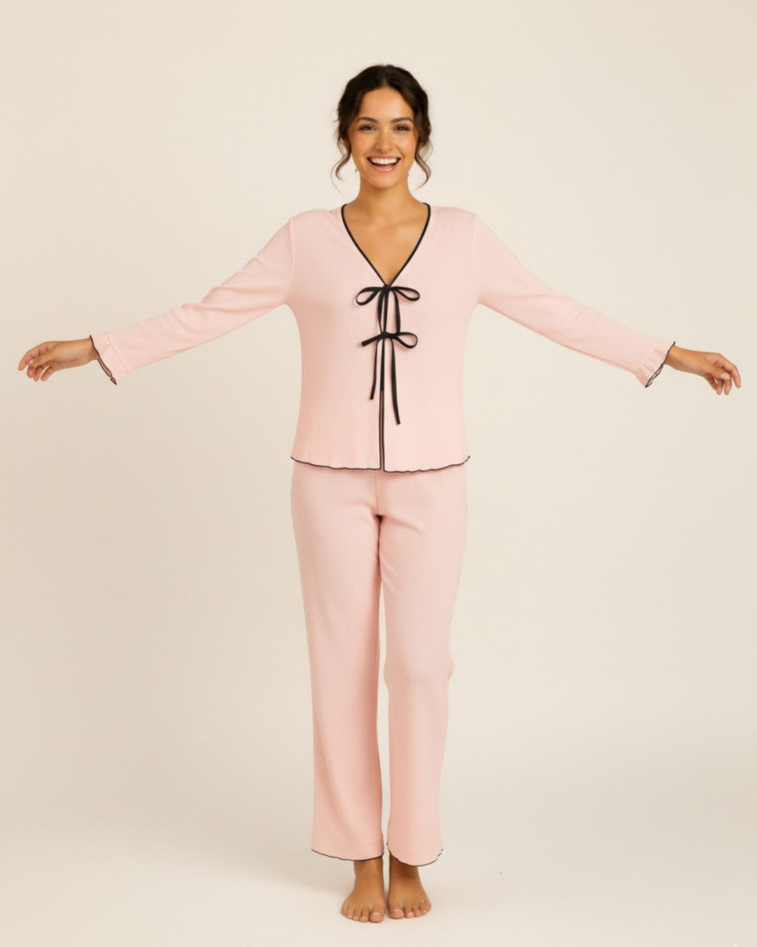 Damespyjamaset van katoen met strikdetail – top met lange mouwen en broek.