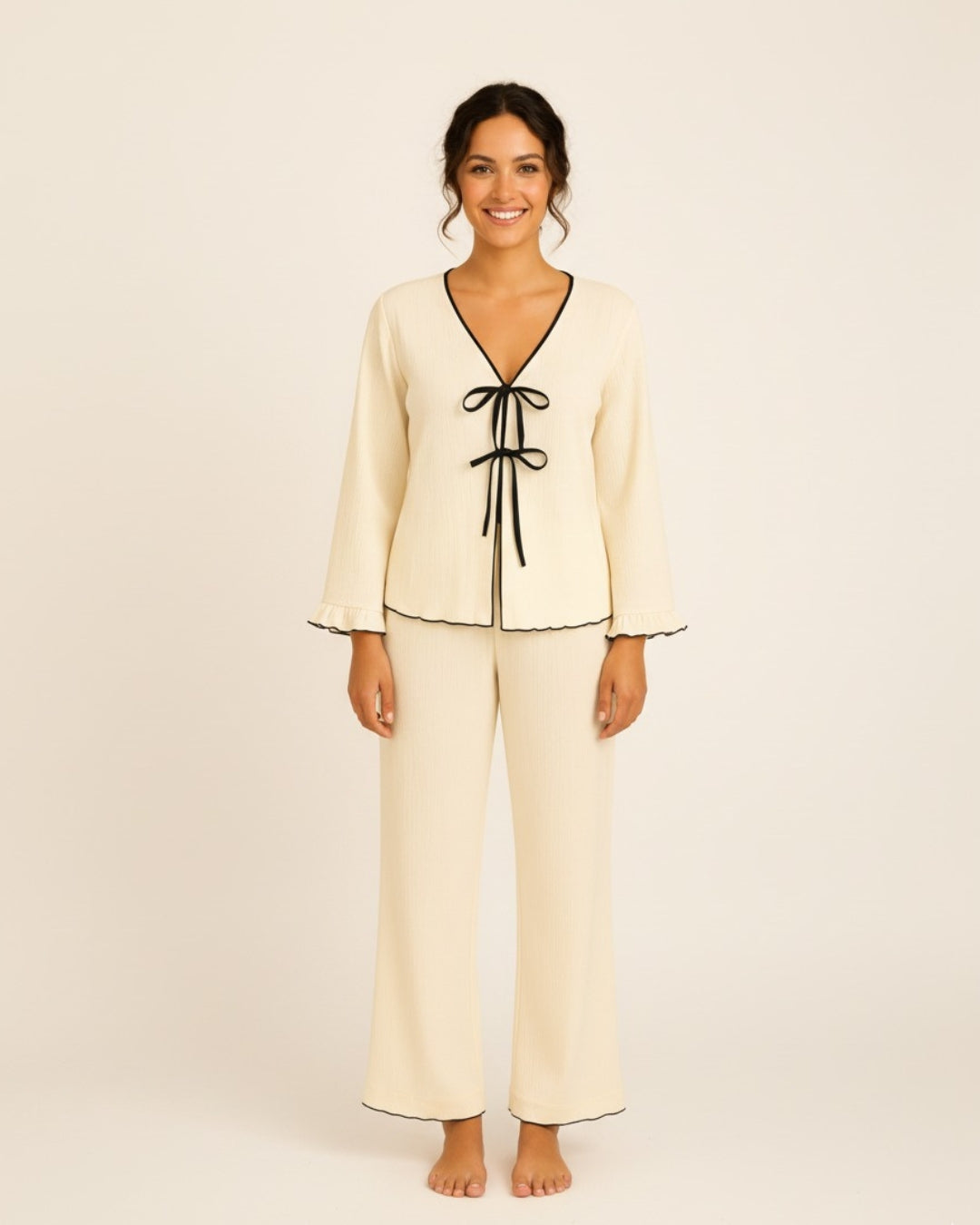 Damespyjamaset van katoen met strikdetail – top met lange mouwen en broek.