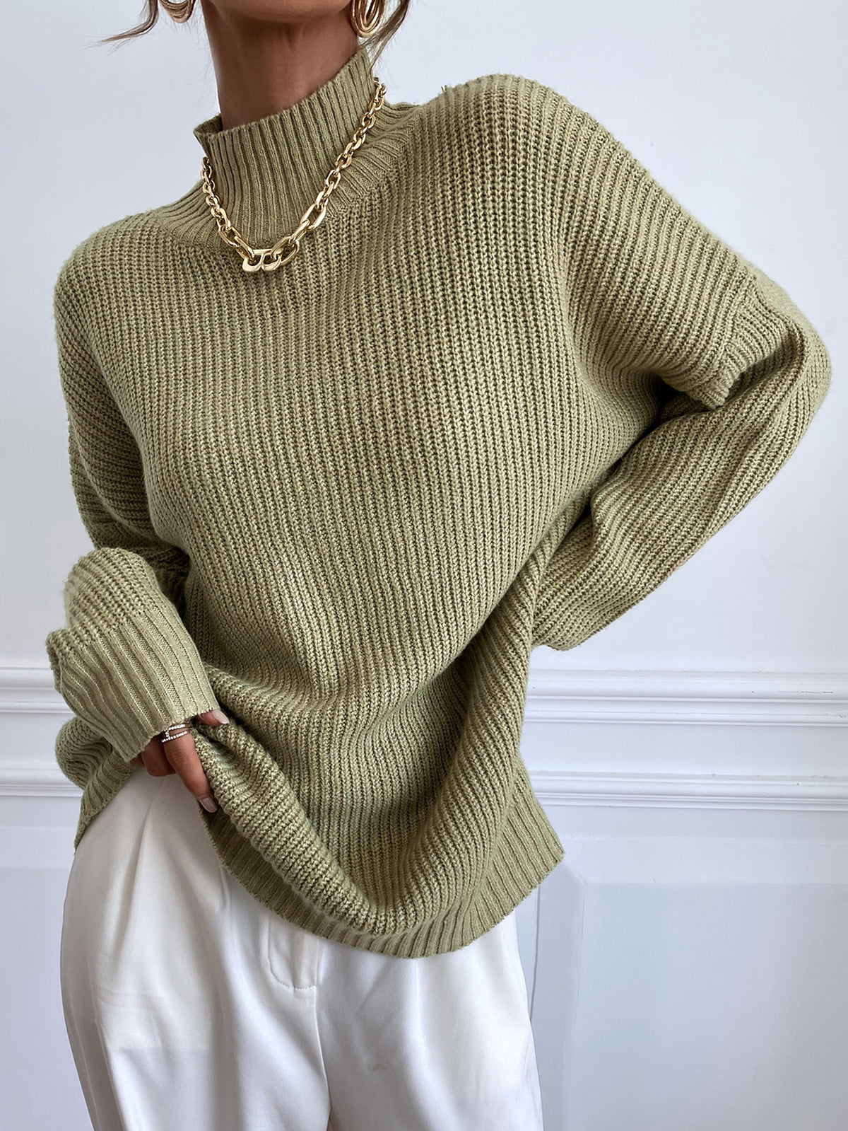 Women’s Loose Turtleneck Sweater – Minimal Warm Knit Top
