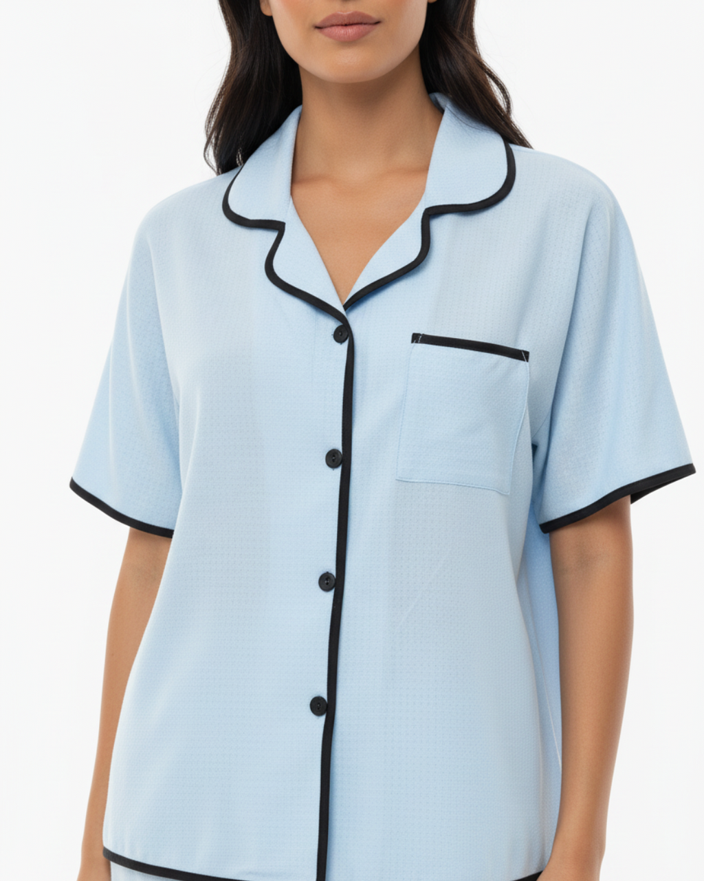 Hemelsblauwe zachte pyjamaset – top met korte mouwen en lange broek met zwarte bies