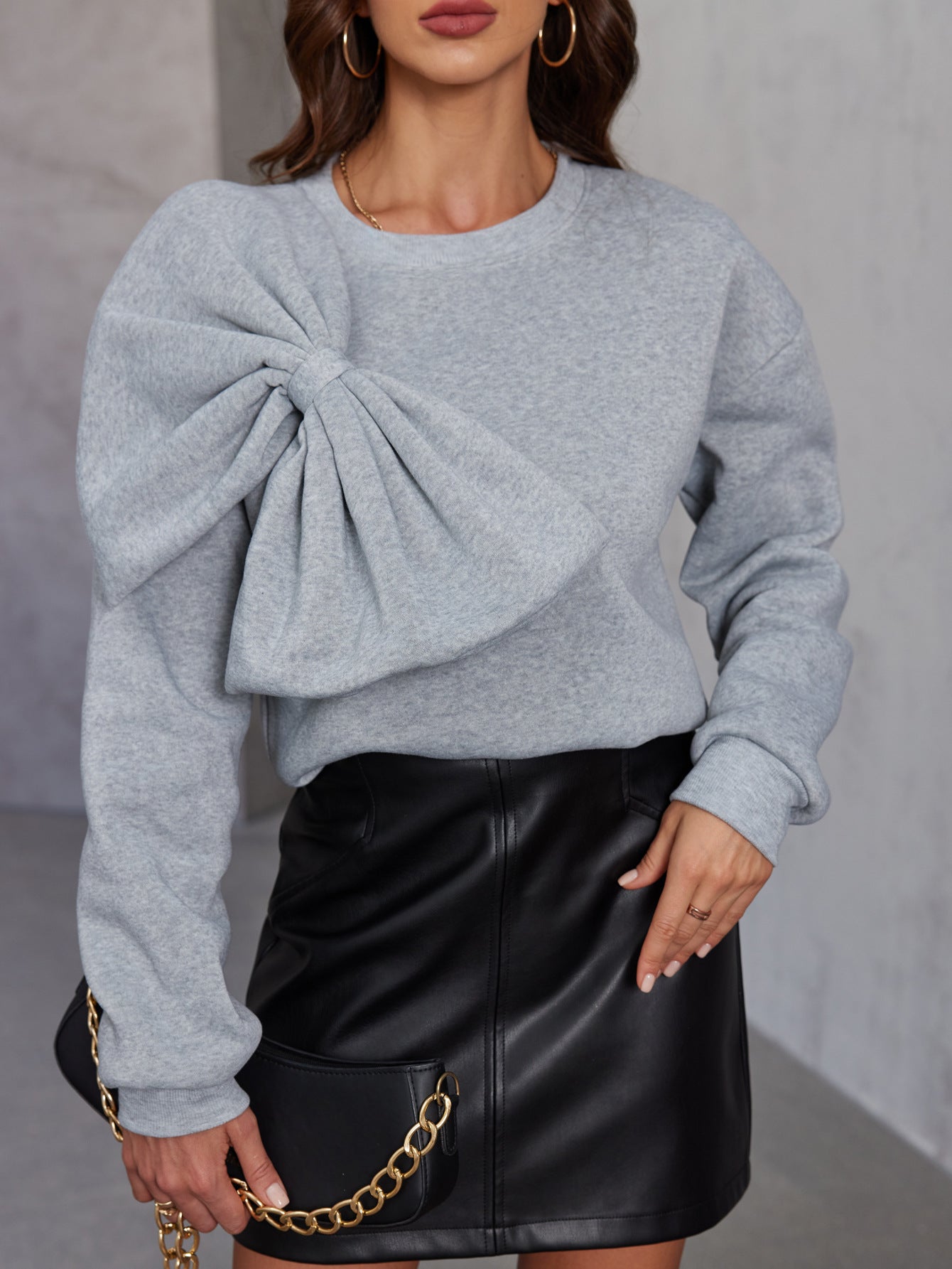 Women’s Bow-Front Long-Sleeve Sweater – Elegant Loose-Fit Crewneck Sweater