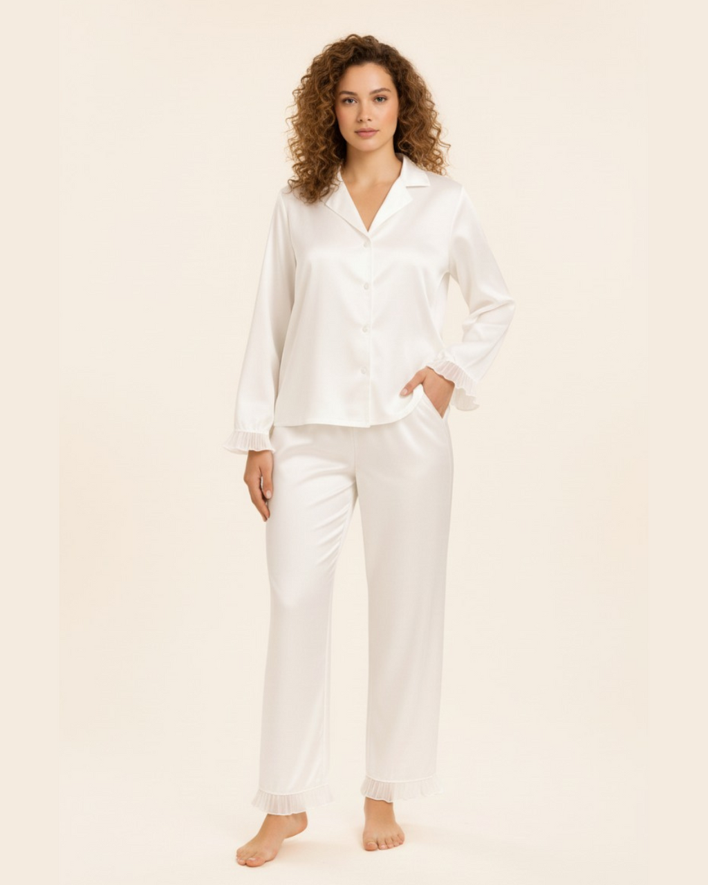 Damespyjamaset met lange mouwen - Witte satijnen blouse met lange mouwen en bijpassende broek