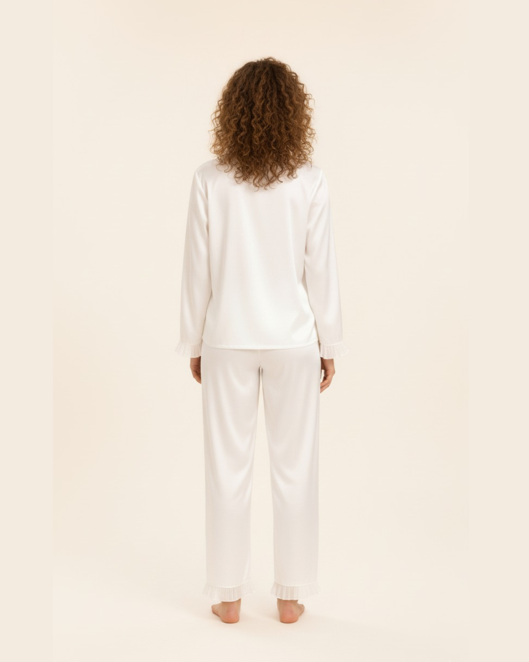 Damespyjamaset met lange mouwen - Witte satijnen blouse met lange mouwen en bijpassende broek