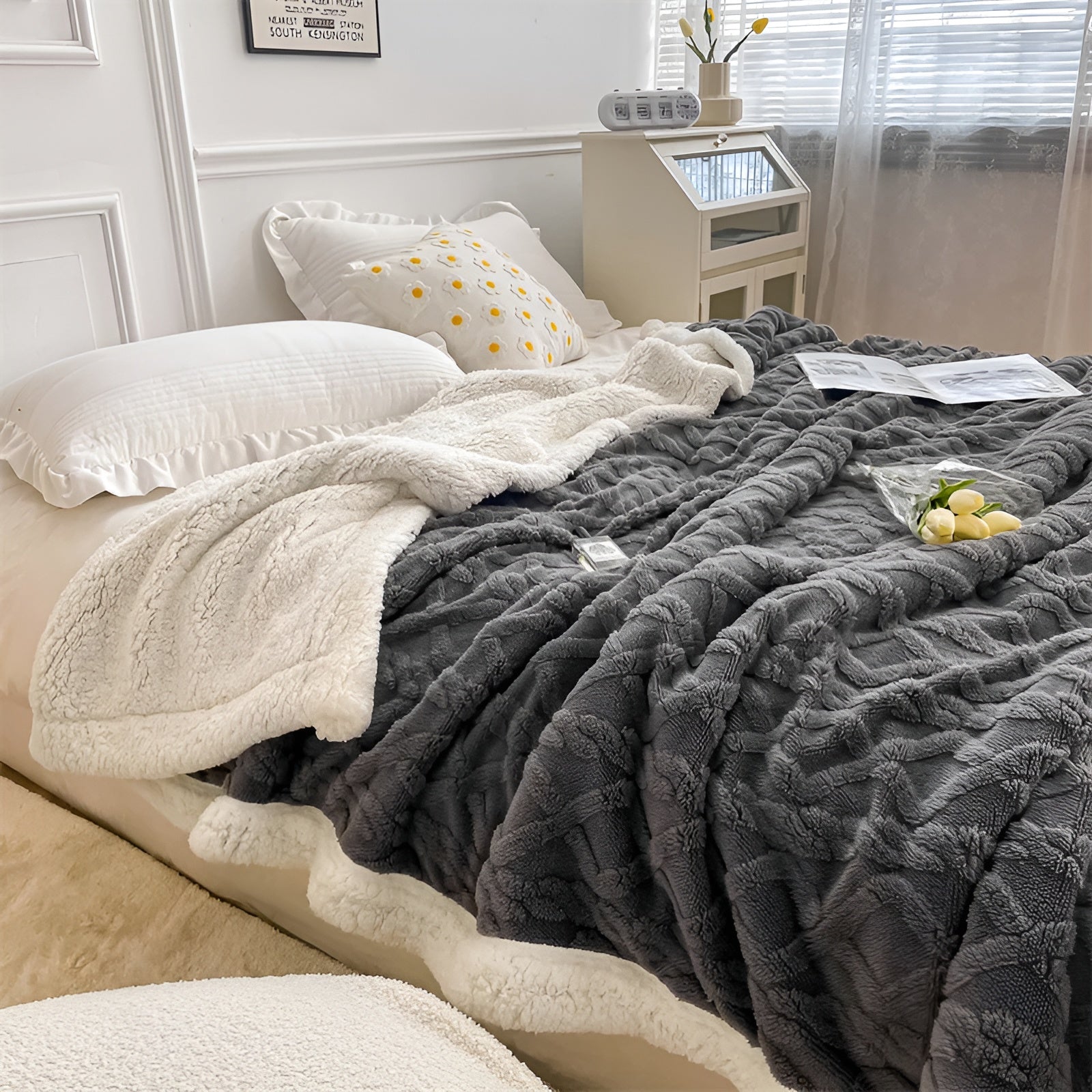 Luxurious Double-Sided Fleece Blanket for Ultimate Winter Comfort