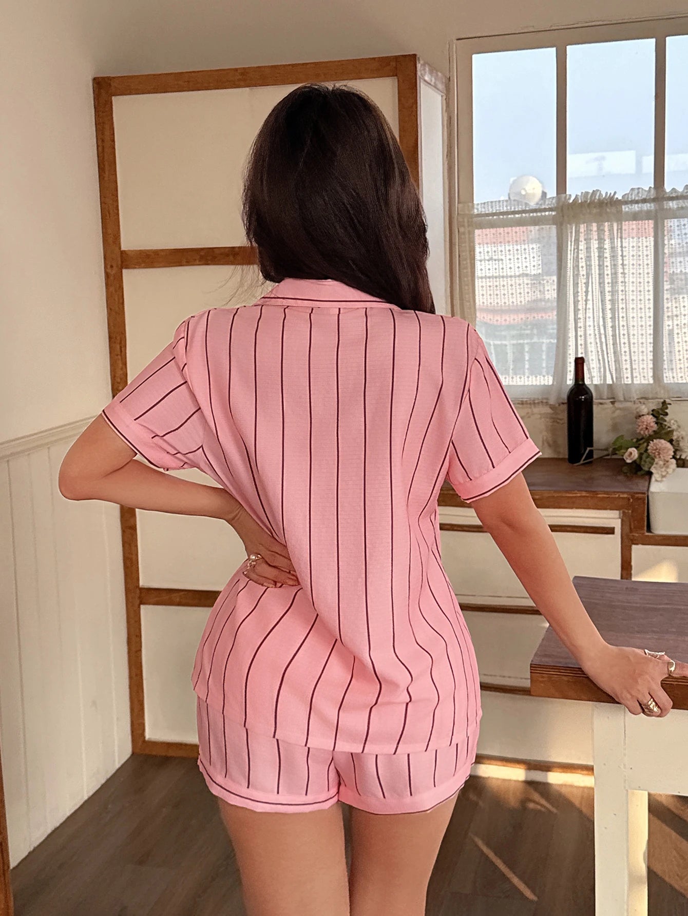 Women’s Black Striped Two-Piece Pajama Set – Short-Sleeve Top with Pockets and Shorts