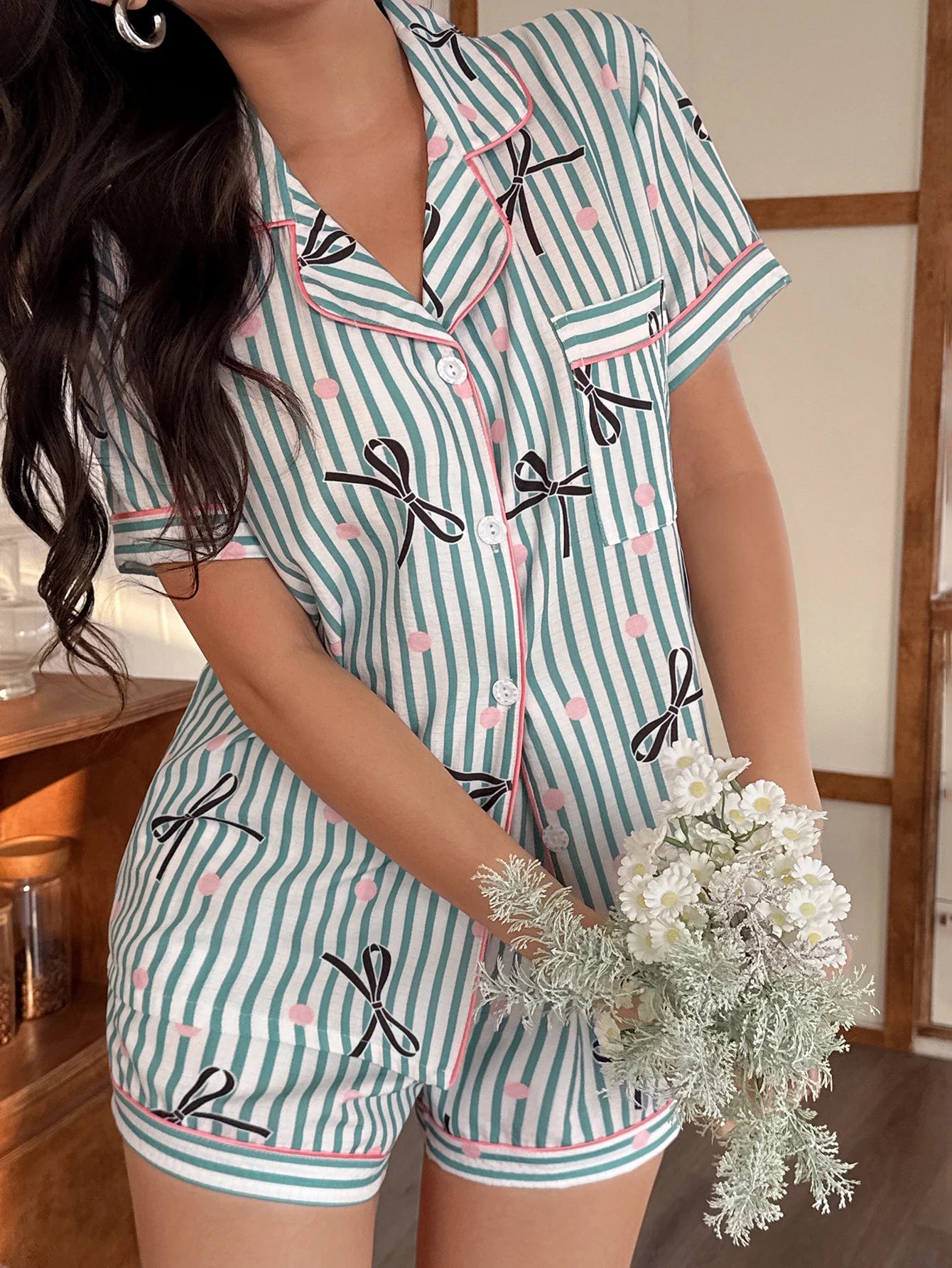 Women’s Two-Piece Heart-Patterned Pajama Set – Short-Sleeve Top & Bow-Knot Shorts