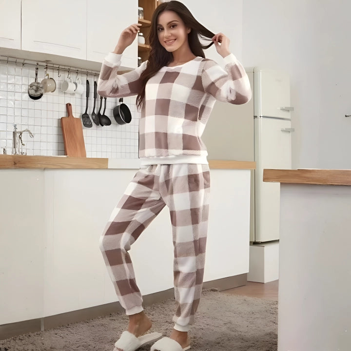 Classic Plaid Checkered Lounge Pajama Set – Cozy Two-Piece Outfit