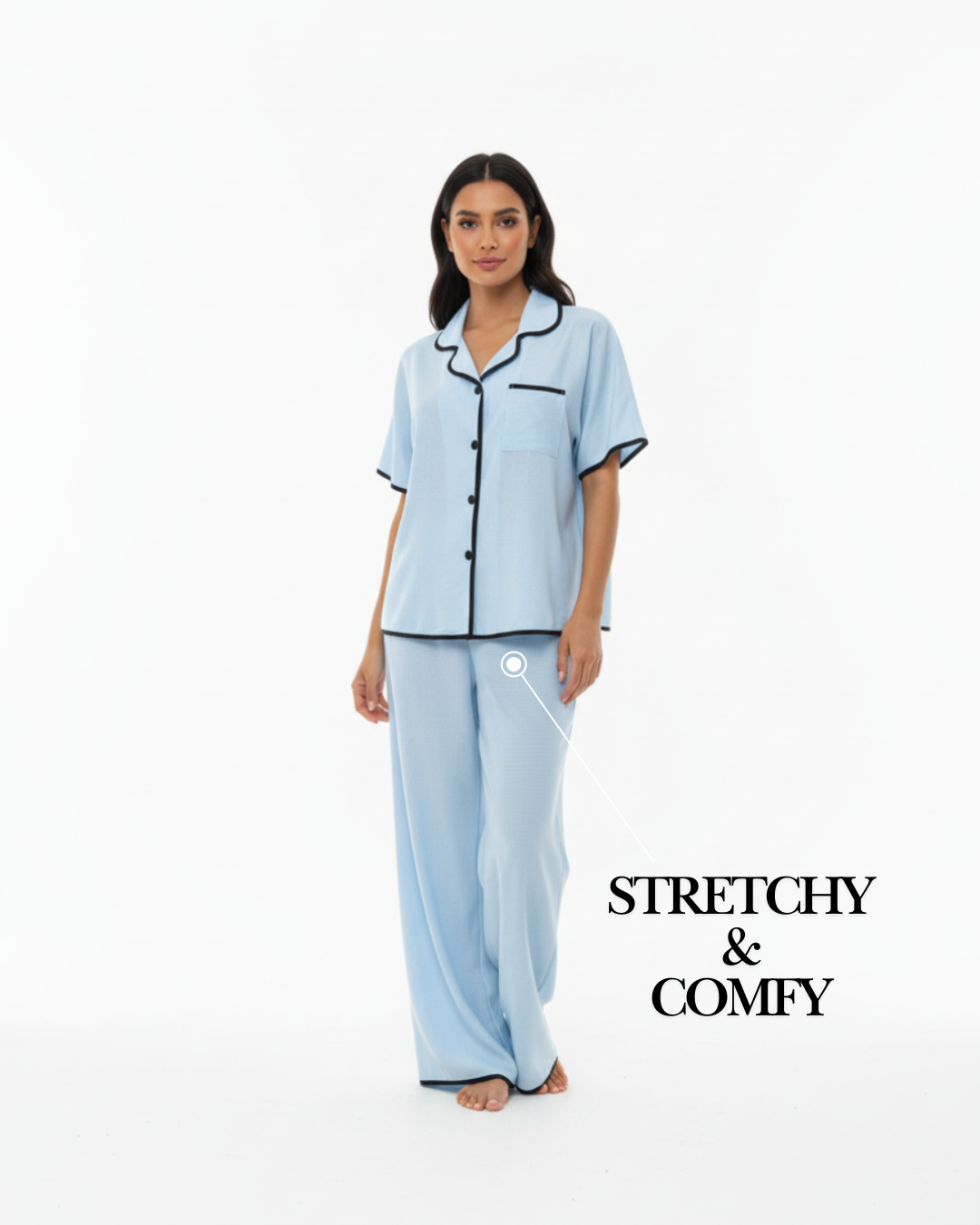 Hemelsblauwe zachte pyjamaset – top met korte mouwen en lange broek met zwarte bies
