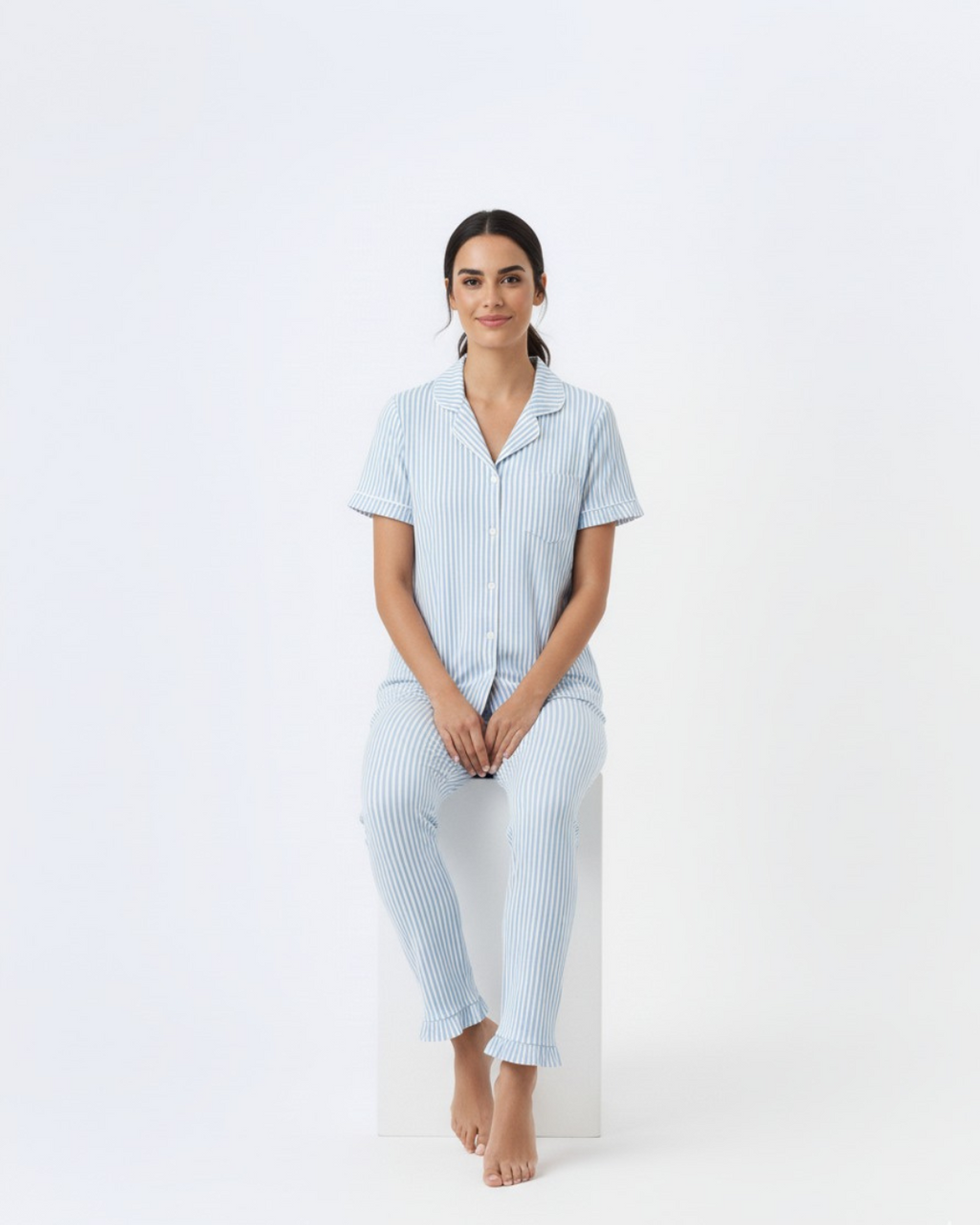 Damespyjama van katoen – Blauw-wit gestreepte nachtkleding met knoopjes, top met korte mouwen en broek – Zachte, ademende loungewear