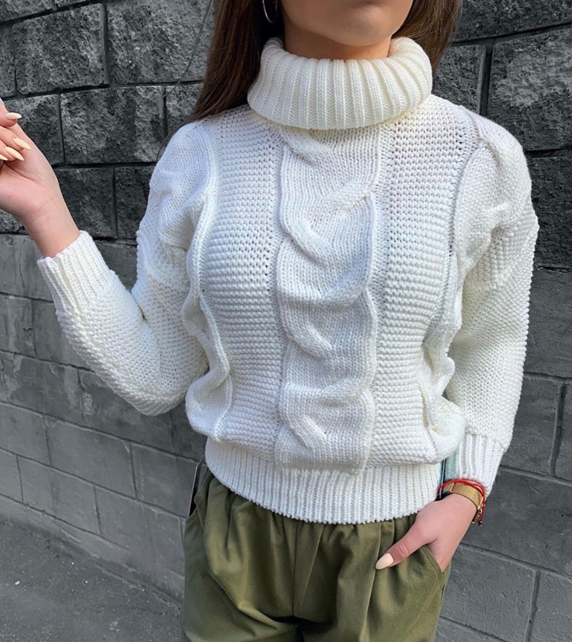 Cable-Knit Turtleneck Pullover - Cozy and Relaxed