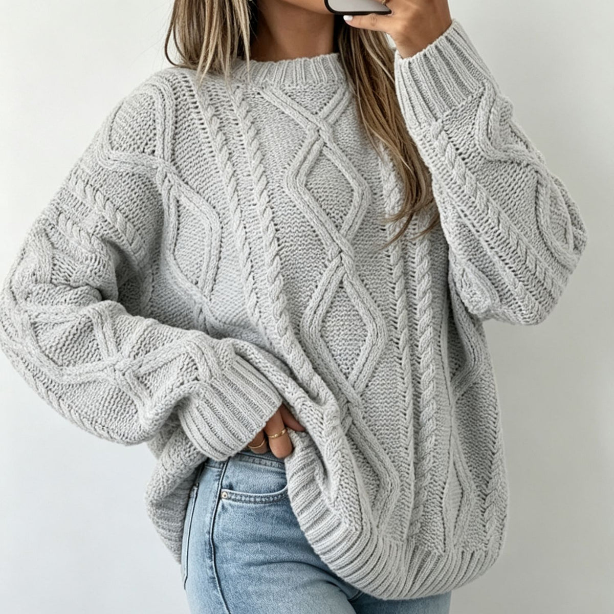 Round-Neck Loose Sweater - Soft and Casual
