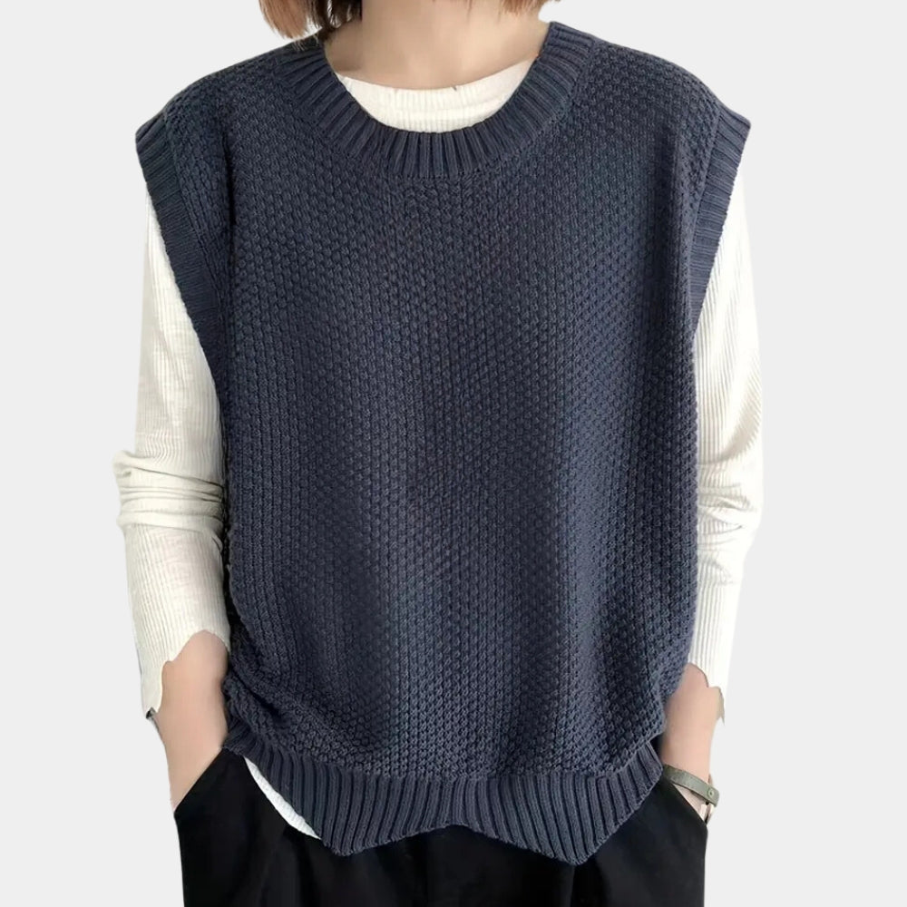 Sleeveless Round-Neck Sweater - Simple and Versatile