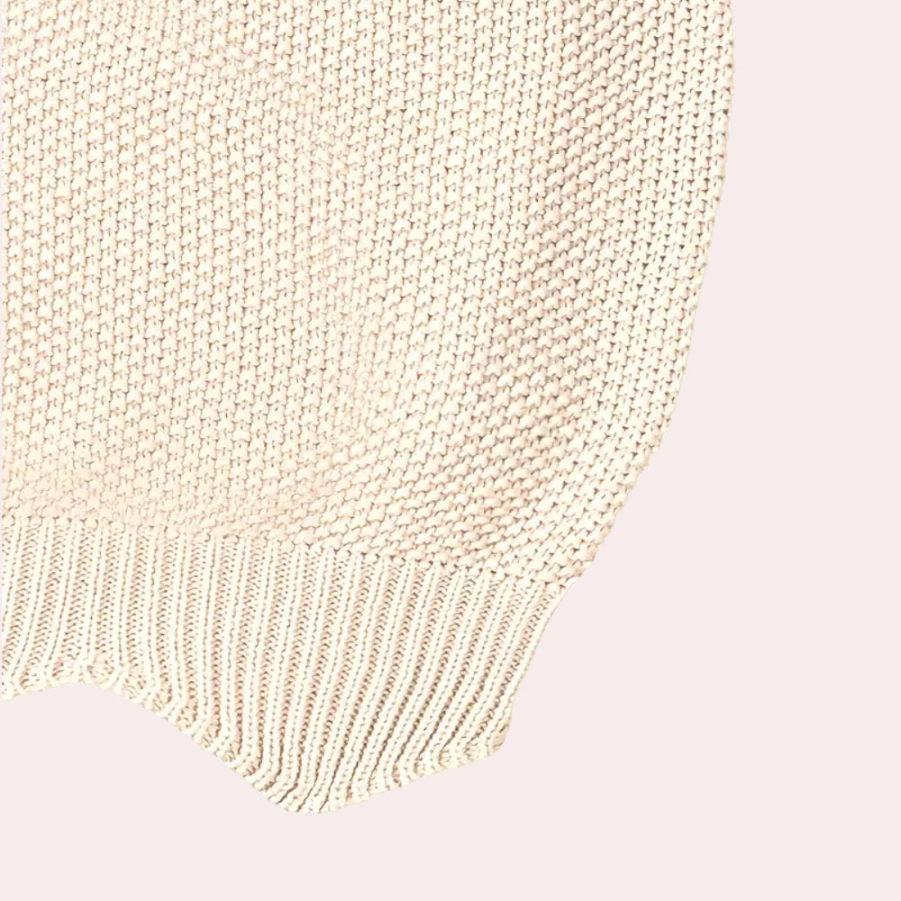 Sleeveless Round-Neck Sweater - Simple and Versatile