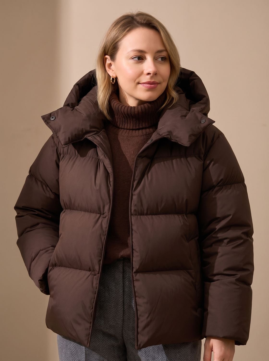 Women’s Oversized Hooded Puffer Jacket - Warm and Modern
