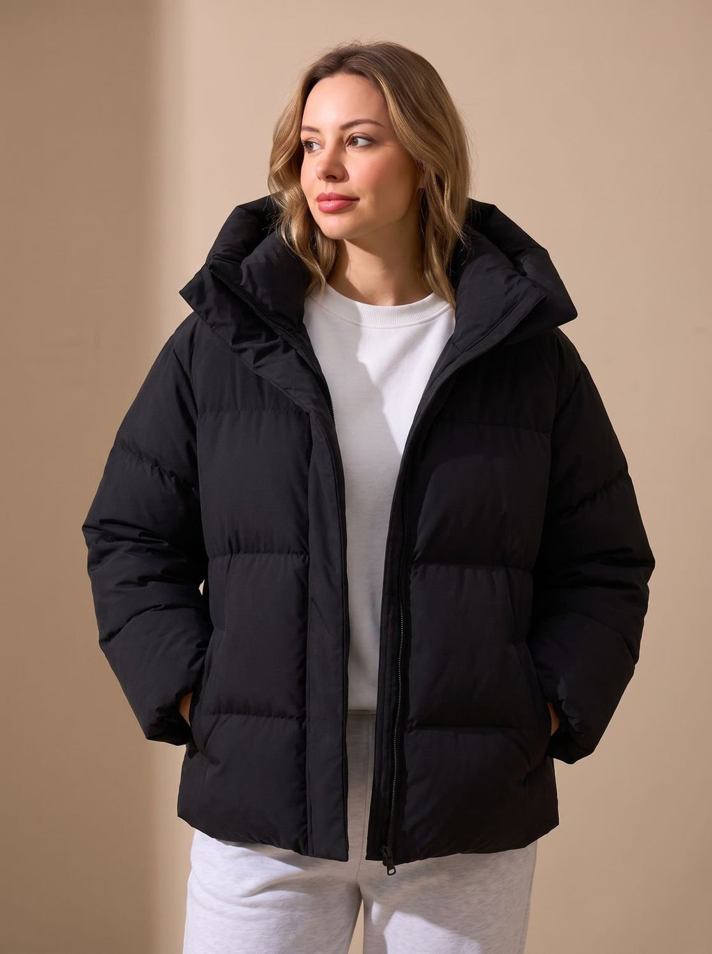 Women’s Oversized Hooded Puffer Jacket - Warm and Modern