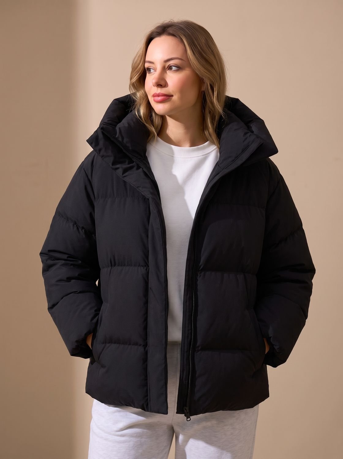 Women’s Oversized Hooded Puffer Jacket - Warm and Modern