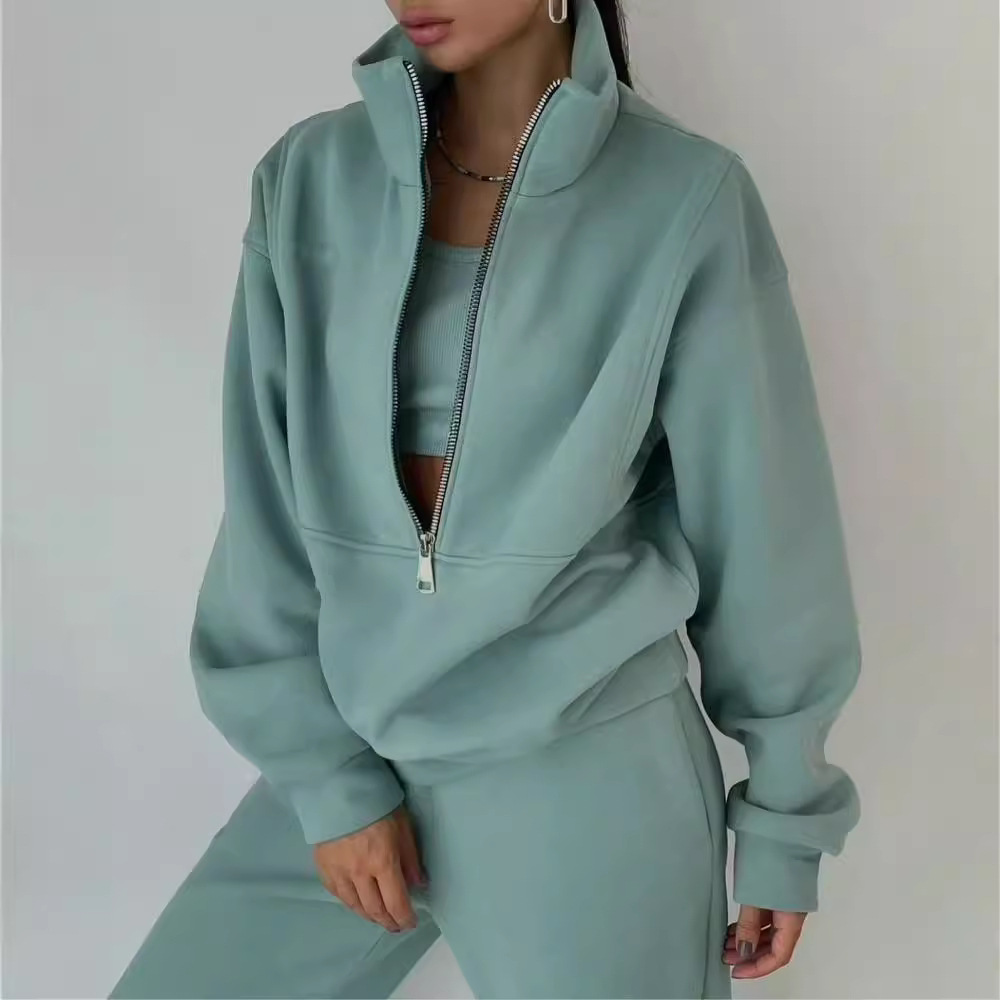 Sporty Two-Piece Tracksuit for Women – Relaxed Fit, High Collar and Zip-Up Design