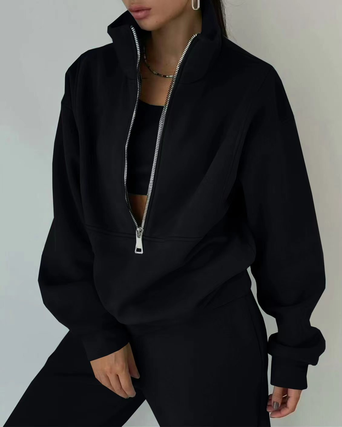 Sporty Two-Piece Tracksuit for Women – Relaxed Fit, High Collar and Zip-Up Design