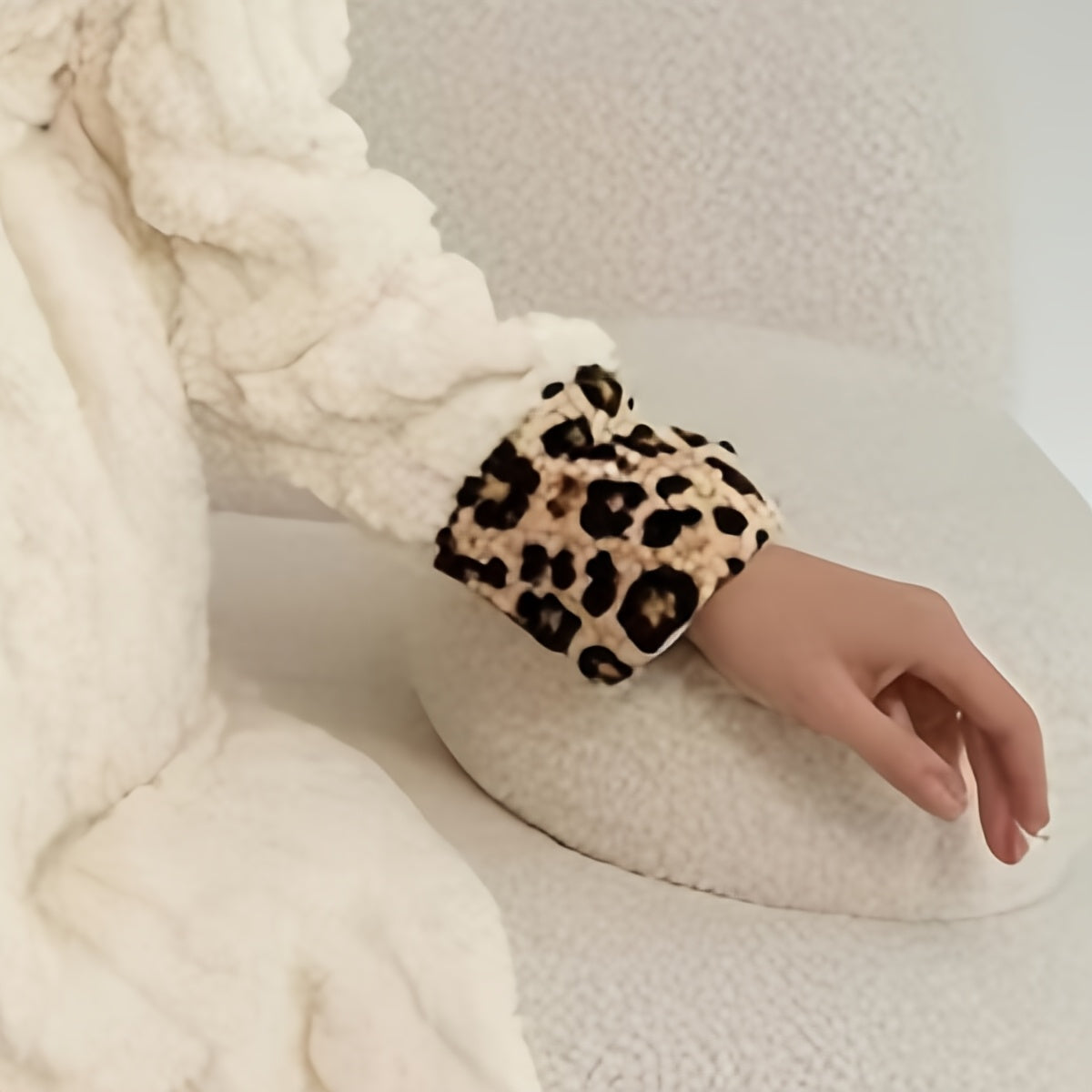 Women’s Elegant Soft Plush Robe – Warm Flannel Leopard Print Loungewear