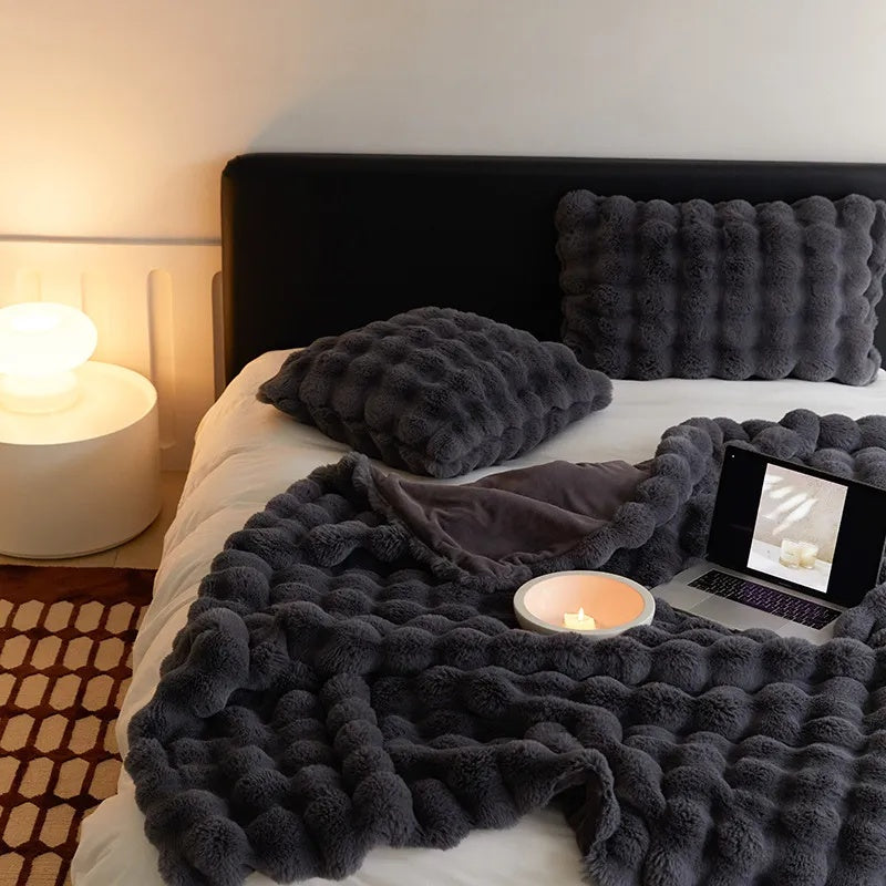 Ultrazachte plaid van imitatiebont voor ultiem comfort.